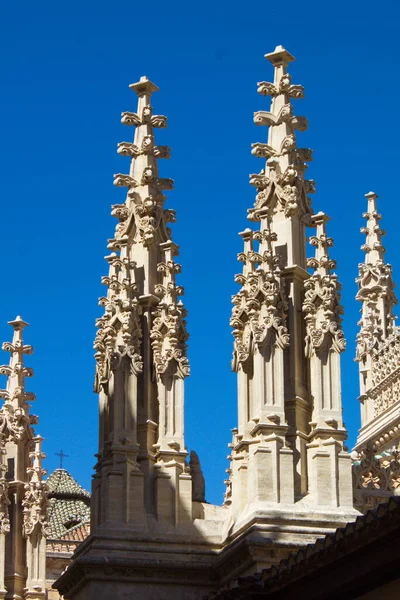 Estilo Gótico Catedral Exterior Com Pináculos — Fotografia de Stock