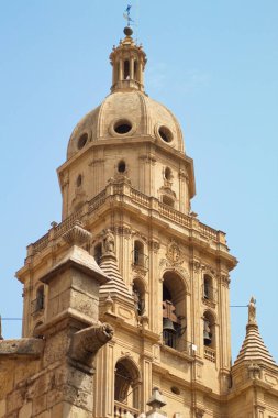 Çanları olan Murcia Katedrali Kubbesi
