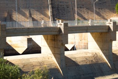 Elektrik üretimine adanmış bir bataklığın somut yapısı