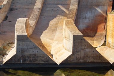 Elektrik üretimine adanmış bir bataklığın somut yapısı