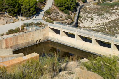 Elektrik üretimine adanmış bir bataklığın somut yapısı