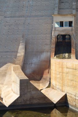 Elektrik üretimine adanmış bir bataklığın somut yapısı