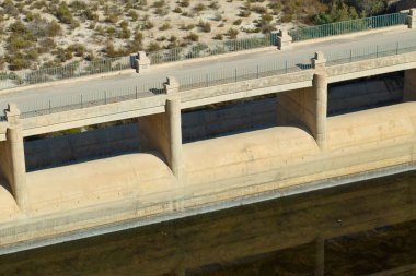 Elektrik üretimine adanmış bir bataklığın somut yapısı