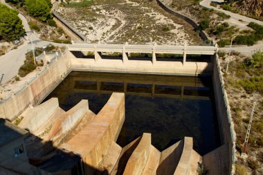 Elektrik üretimine adanmış bir bataklığın somut yapısı