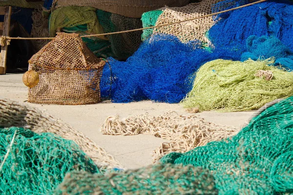 Bunte Fischernetze Bereit Für Den Versand Und Den Einsatz Auf — Stockfoto