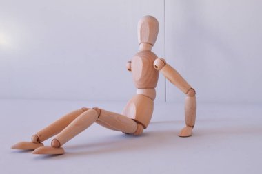 Evde egzersiz yapmak için ahşap figür.