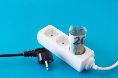 Banknotlar şeklinde maliyet göstergesi olan elektrik arzı aygıtı