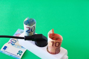 Banknotlar şeklinde maliyet göstergesi olan elektrik arzı aygıtı