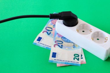 Banknotlar şeklinde maliyet göstergesi olan elektrik arzı aygıtı