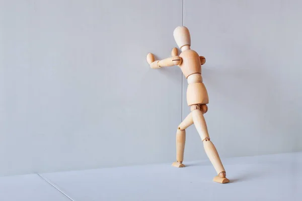 Wooden Figure Showing Position Stretching Muscles Exercise — ストック写真