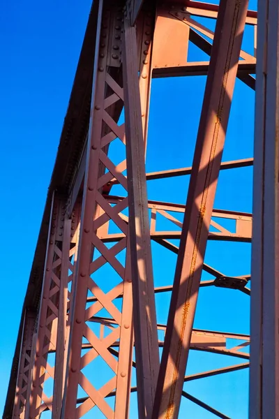 Металлическая Конструкция Старого Моста Полезной Конструкцией Поддержания Веса Автомобилей Грузовиков — стоковое фото