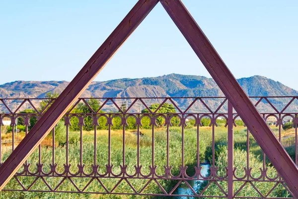 Nice Landscape Old Metal Bridge Crosses Segura River Carries Water — Stockfoto
