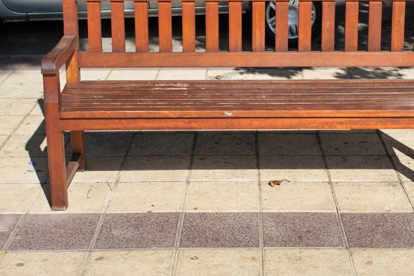 Osamělá Dřevěná Lavička Pro Lidi Aby Sedli Odpočinuli — Stock fotografie