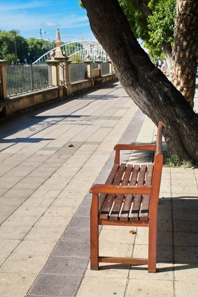 Banc Bois Solitaire Pour Que Les Gens Assoient Reposent — Photo