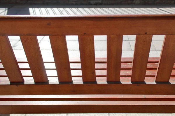 Samotna Drewniana Ławka Dla Ludzi Siedzenia Odpoczynku — Zdjęcie stockowe