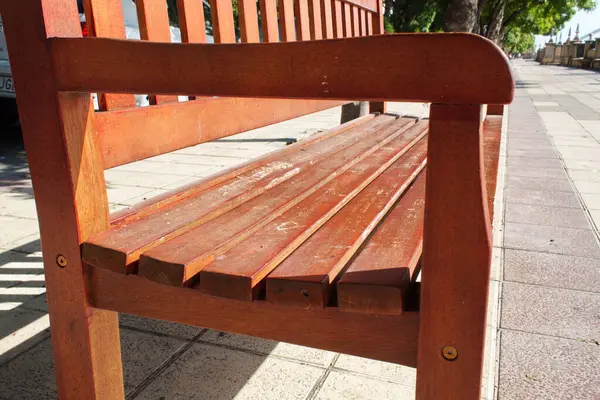 Einsame Holzbank Zum Sitzen Und Ausruhen — Stockfoto