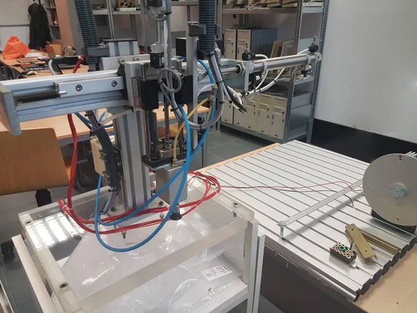 Пневматическая Машина Электромеханической Лаборатории Экструдированный Алюминиевый Профиль — стоковое фото