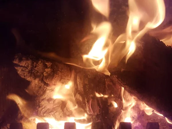 Trunks Flames Fireplace — Stock Photo, Image