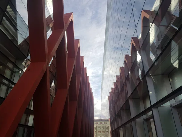 Big Wall Made Glass Other Building Reflected — Stock Photo, Image