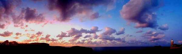 Farol Suances Cantábria Espanha Sol Céu Muitas Nuvens Acima Mar — Fotografia de Stock