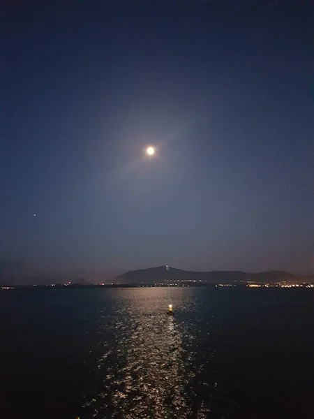 Boya Bahía Santander Con Montaña Pena Cabarga Fondo Noche Luna —  Fotos de Stock