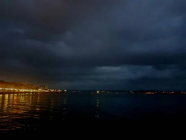 Latarnie Zatoce Santander Nocy Pełnią Księżyca Chmurne Niebo Przed Burzą — Zdjęcie stockowe