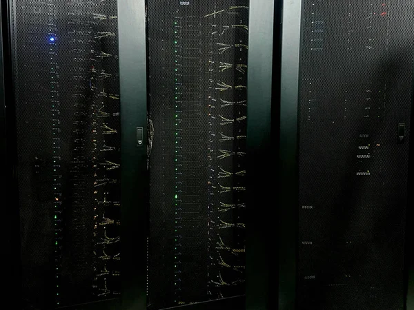 Racks Für Server Und Festplatten Supercomputing Rechenzentrum Für Cloud Computing lizenzfreie Stockbilder