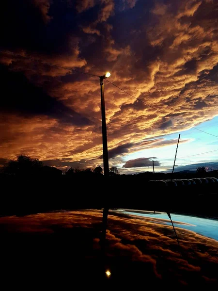 Günbatımının Yansıması Bulutlu Gün Batımı Çok Renkli — Stok fotoğraf
