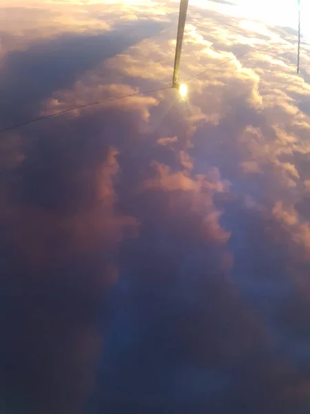 Stratenlicht Aan Bij Zonsondergang Oranje Wolken — Stockfoto