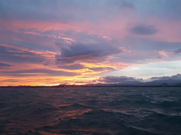 Santander Baai Met Wilde Zee Een Kleurrijke Zonsondergang — Stockfoto