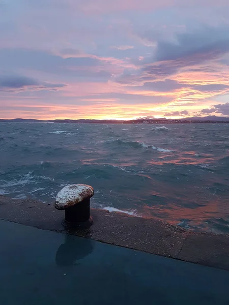 Salida Del Sol Bahía Santander Suelo Mojado Muelle Día Nublado —  Fotos de Stock