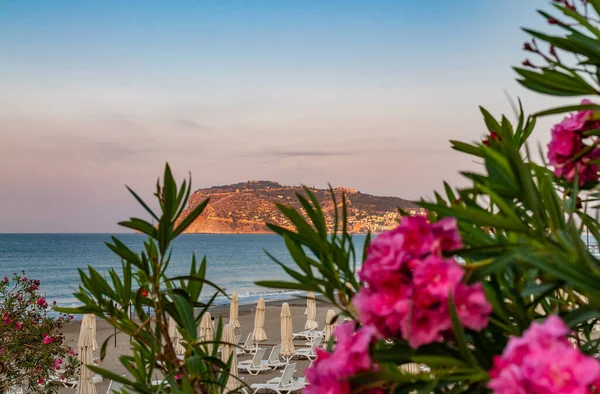 Türkiye 'de Alanya plajı. Antalya Sahili.