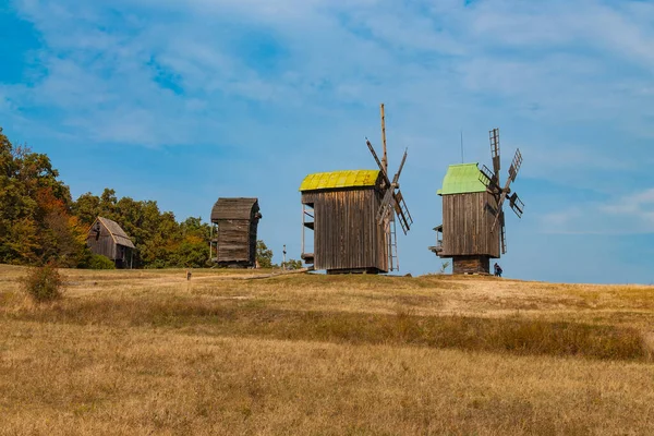 Осінній Шпалер Вітряний Млин Pirogovo Open Air Museum — стокове фото