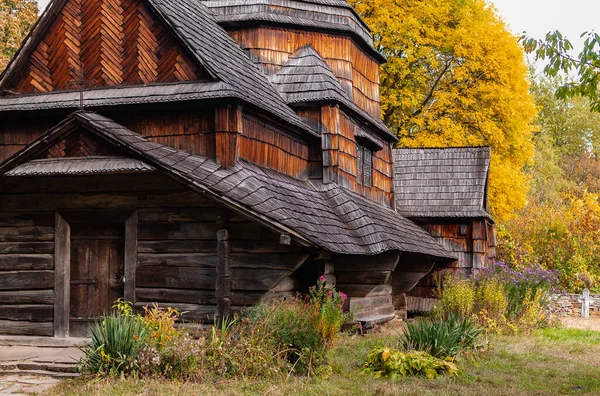 Ancienne Maison Rurale Sur Fond Nature Automnale — Photo