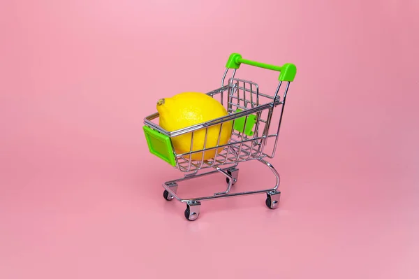 Lemon Supermarket Trolley Pink Background — 스톡 사진