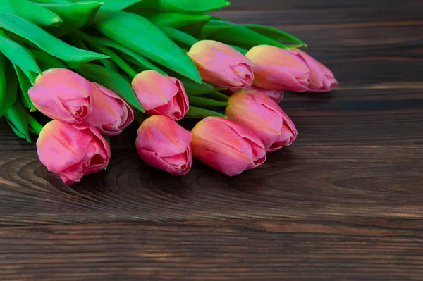 Tulipanes Rosados Sobre Superficie Madera —  Fotos de Stock
