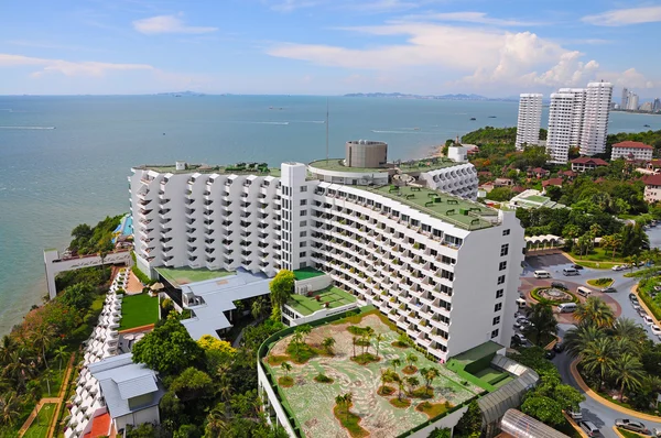 Vista aérea de un edificio de hotel y playa en pattaya, Tailandia —  Fotos de Stock