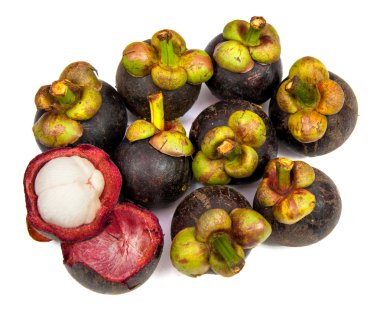 Beyaz arka plan üzerinde izole mangosteen tropikal meyve