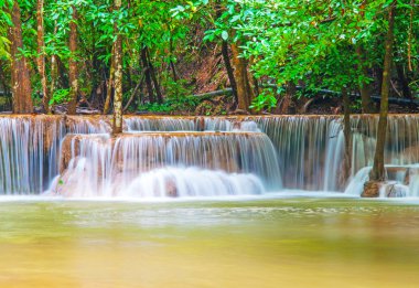 Derin yağmur ormanları orman şelale (Huay Mae Kamin Waterfall ben