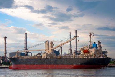 petrol rafinerisi fabrikası Tayland teknede vinç