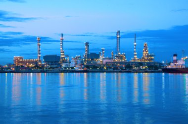 Tayland gece petrol rafinerisi fabrika