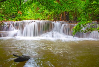 Derin yağmur ormanları orman şelale (Huay Mae Kamin Waterfall ben