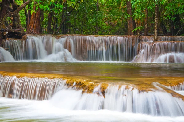 Waterfall in deep rain forest jungle (Huay Mae Kamin Waterfall i — Stock Photo, Image