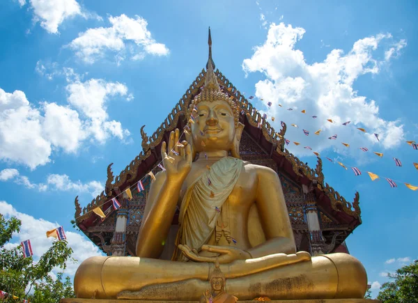 Grande colore oro buddha nel tempio in Thailandia — Foto Stock