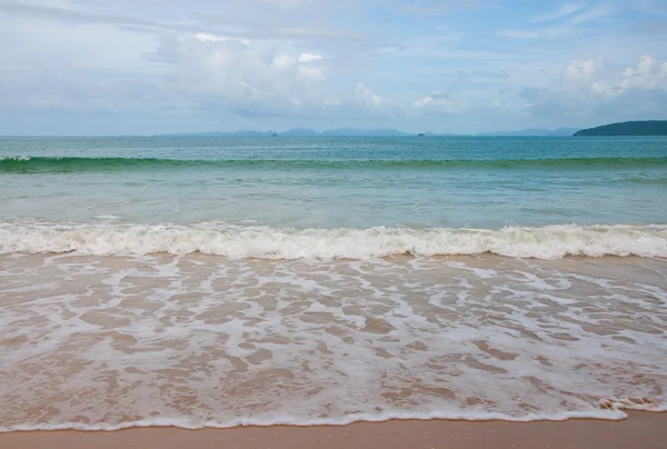 Wave of sea on the sandy beach — Stock Photo, Image