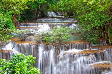 Derin yağmur ormanları orman şelale (Huay Mae Kamin Waterfall ben