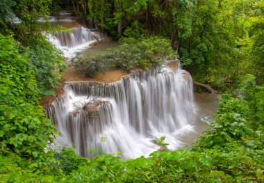 Derin yağmur ormanları orman şelale (Huay Mae Kamin Waterfall ben