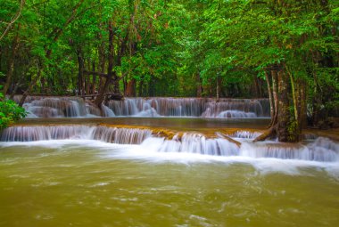 Derin yağmur ormanları orman şelale (Huay Mae Kamin Waterfall ben