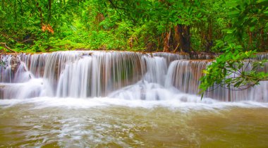 Derin yağmur ormanları orman şelale (Huay Mae Kamin Waterfall ben