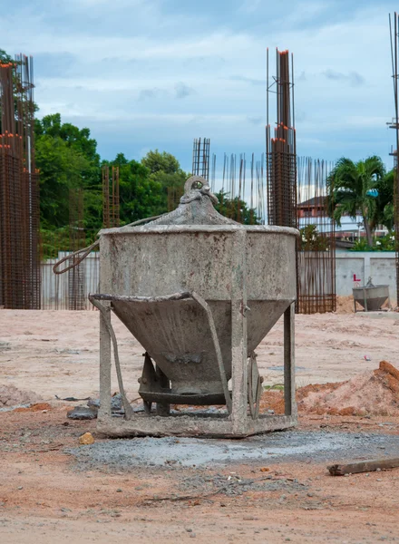 Cement mixer machine apparatuur in worksite — Stockfoto